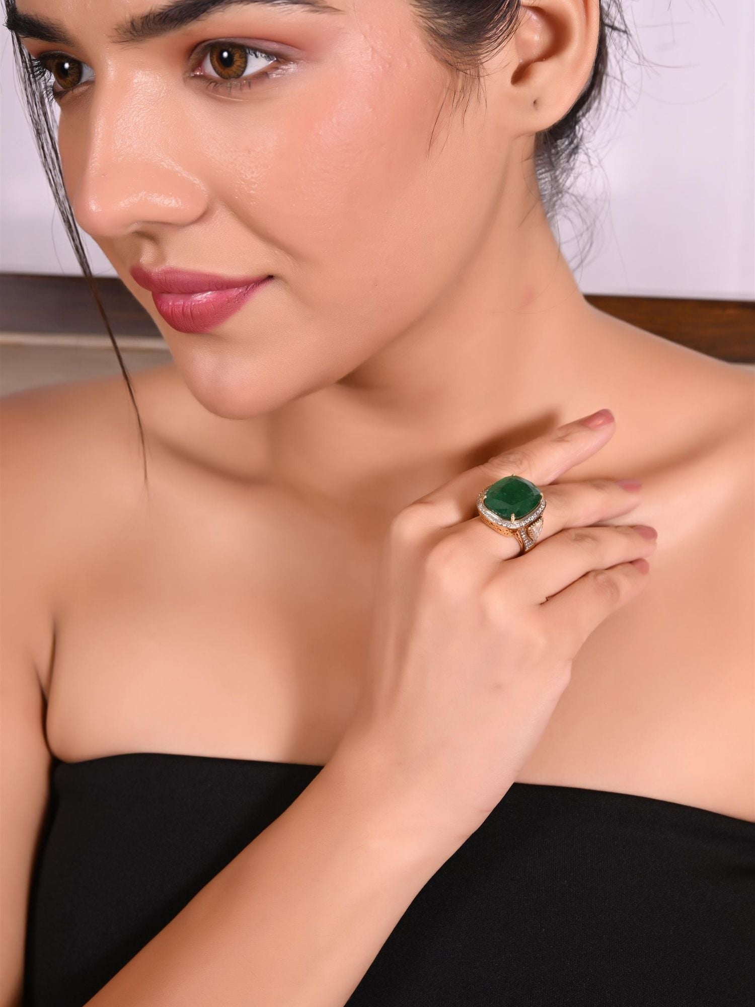 Emerald Ovaluxe Ring