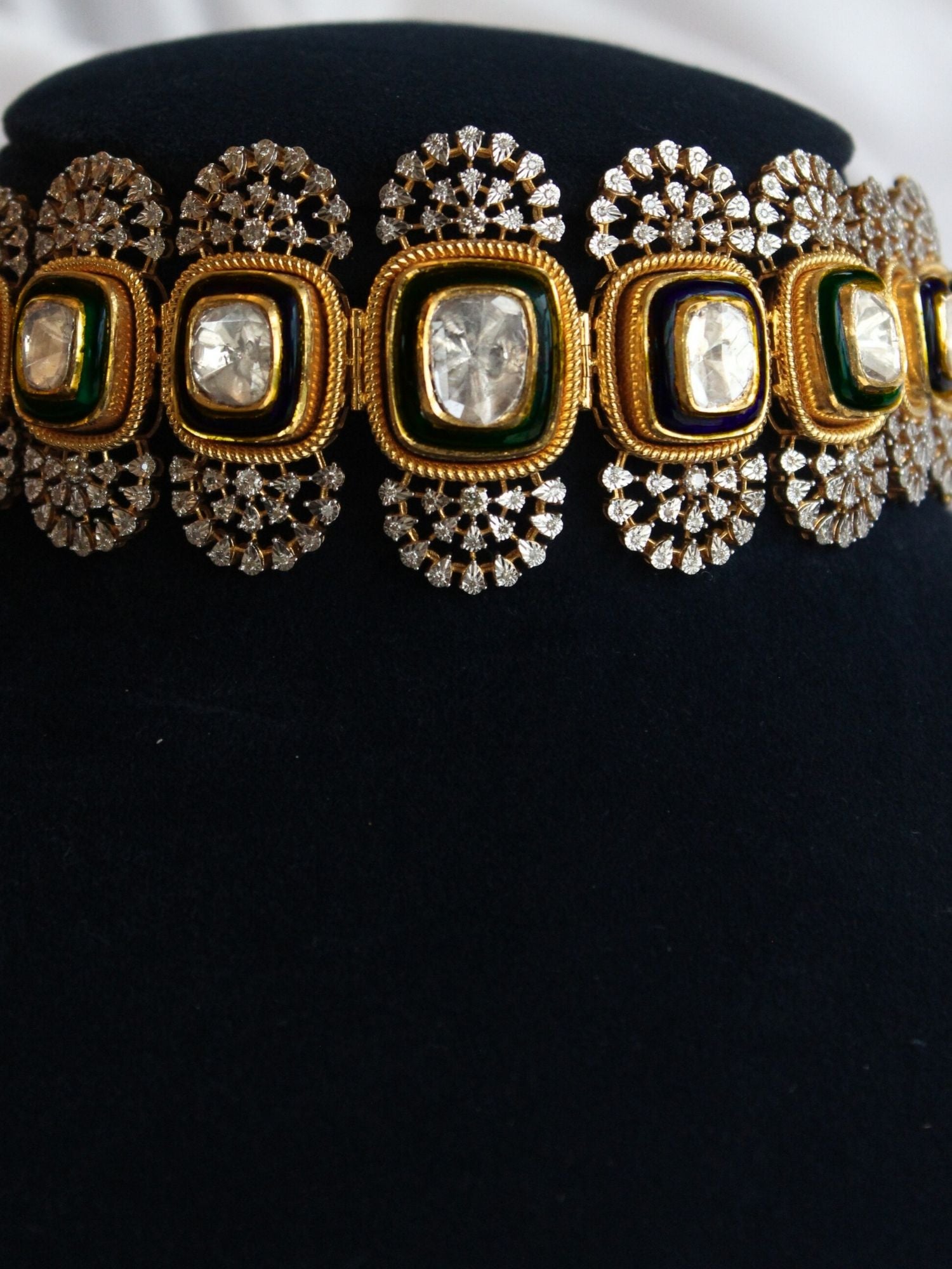 Symmetry in Sparkle Polki Choker Necklace